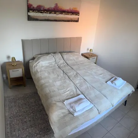 Leona Apartman *