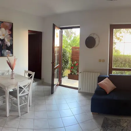 Apartman Leona *